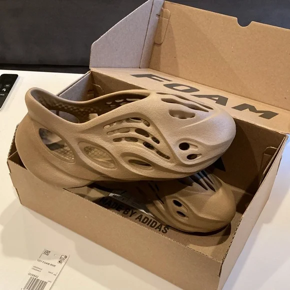 Yeezy Foam Runner in Tan - Picture 7 of 8